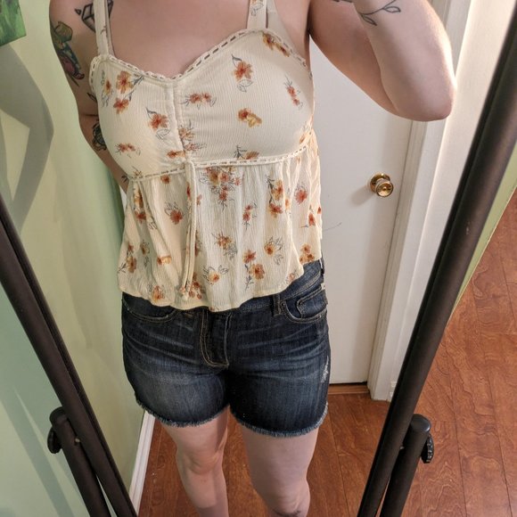 Modest & Cute Denim Shorts - Picture 1 of 5